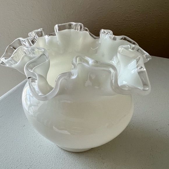 Vintage 1940s Fenton Milk Glass Ruffled Edged 4” Vase - Picture 2 of 8